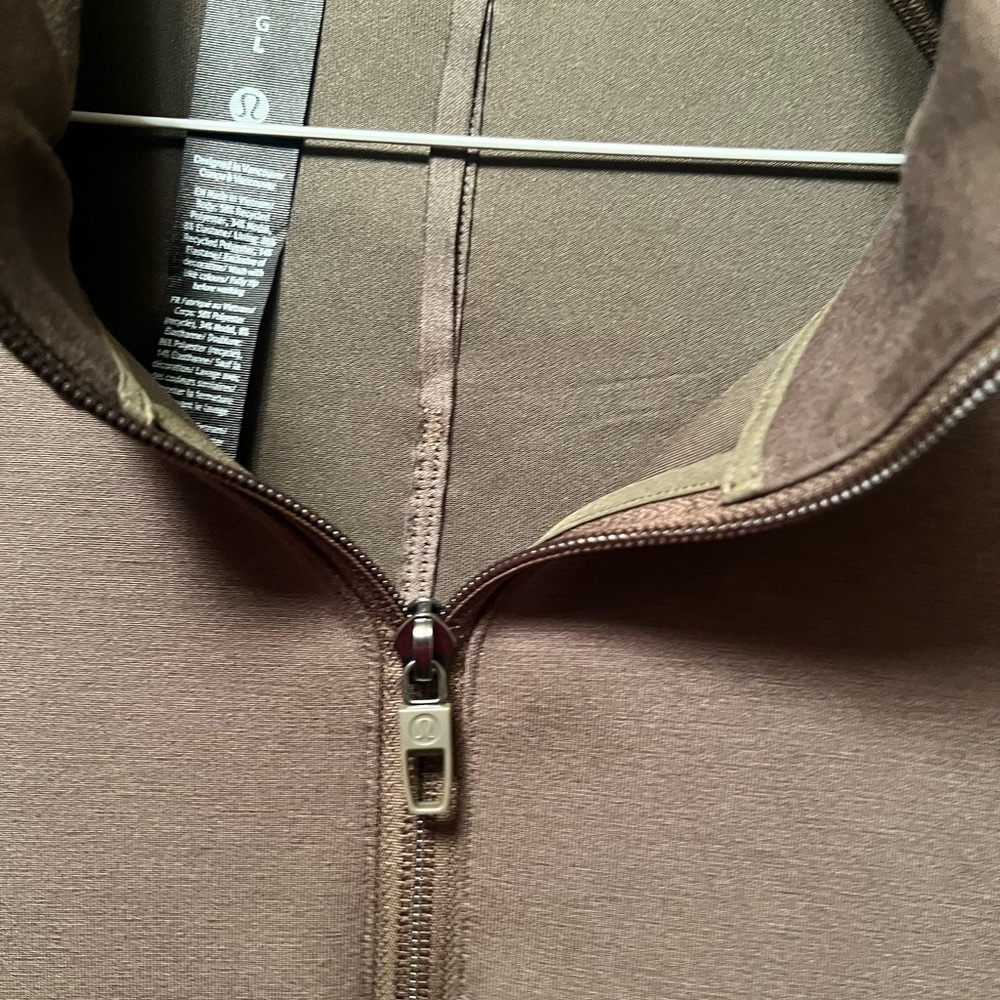 lululemon athletica classic fit Men's quarter Zip-Up Sweater